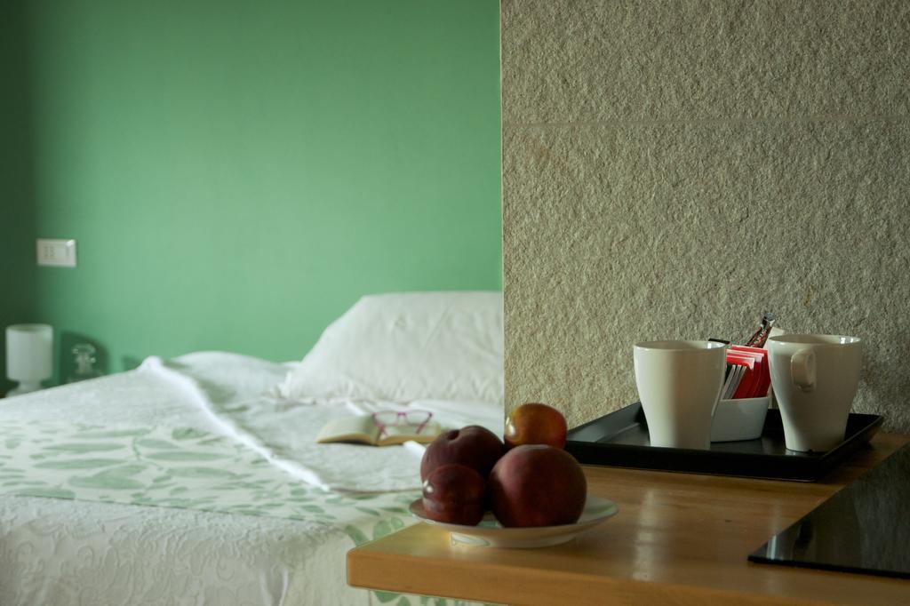 Cascina Delle Mele Bed & Breakfast Vittuone Exterior photo